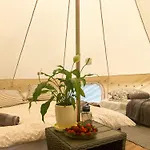 Mazury Glamping Polana Zyczen Lüks kamp alanı